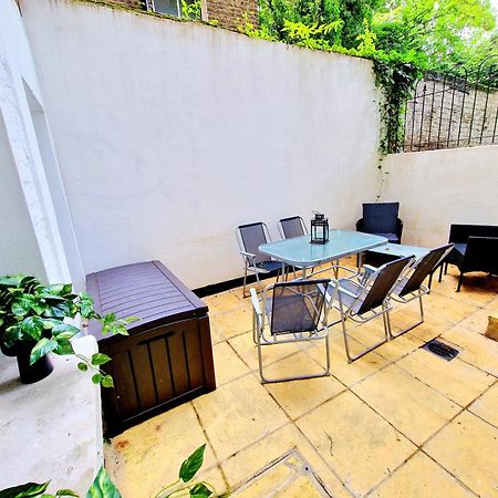 Spacious & Cosy 2 Bedroom Home Plus 2 Sofa-Beds With Private Entrance And Back Patio, 3 Min Walk To Earl'S Court Station London Bagian luar foto
