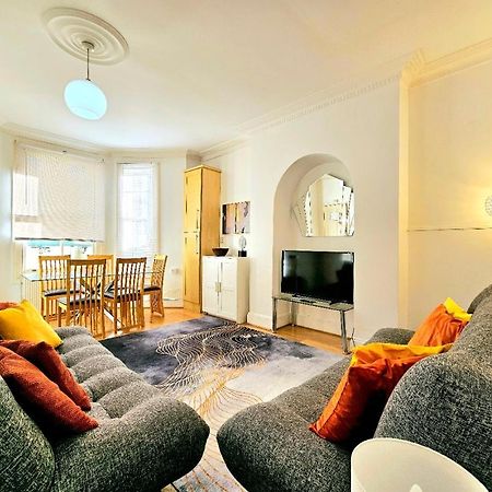 Spacious & Cosy 2 Bedroom Home Plus 2 Sofa-Beds With Private Entrance And Back Patio, 3 Min Walk To Earl'S Court Station London Bagian luar foto