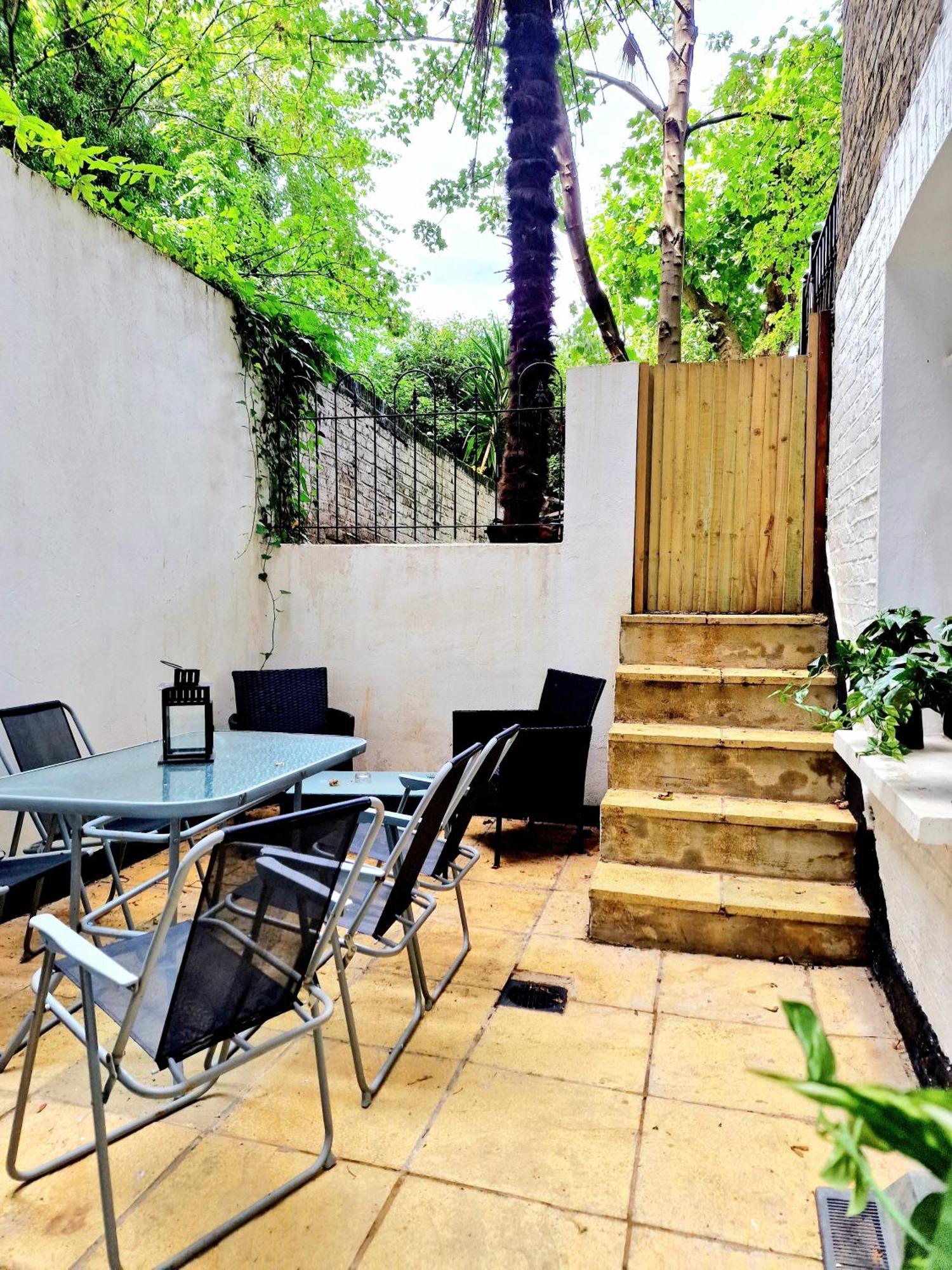 Spacious & Cosy 2 Bedroom Home Plus 2 Sofa-Beds With Private Entrance And Back Patio, 3 Min Walk To Earl'S Court Station London Bagian luar foto