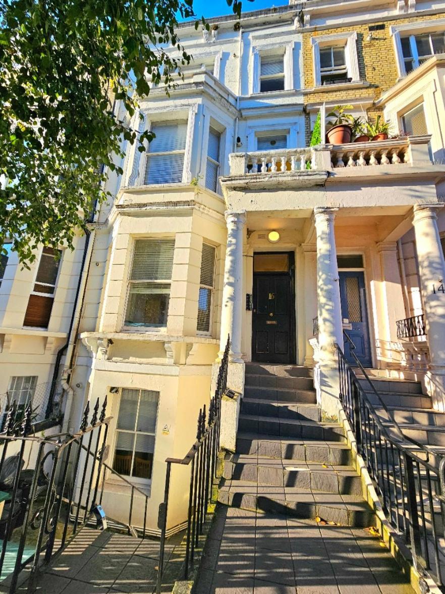 Spacious & Cosy 2 Bedroom Home Plus 2 Sofa-Beds With Private Entrance And Back Patio, 3 Min Walk To Earl'S Court Station London Bagian luar foto