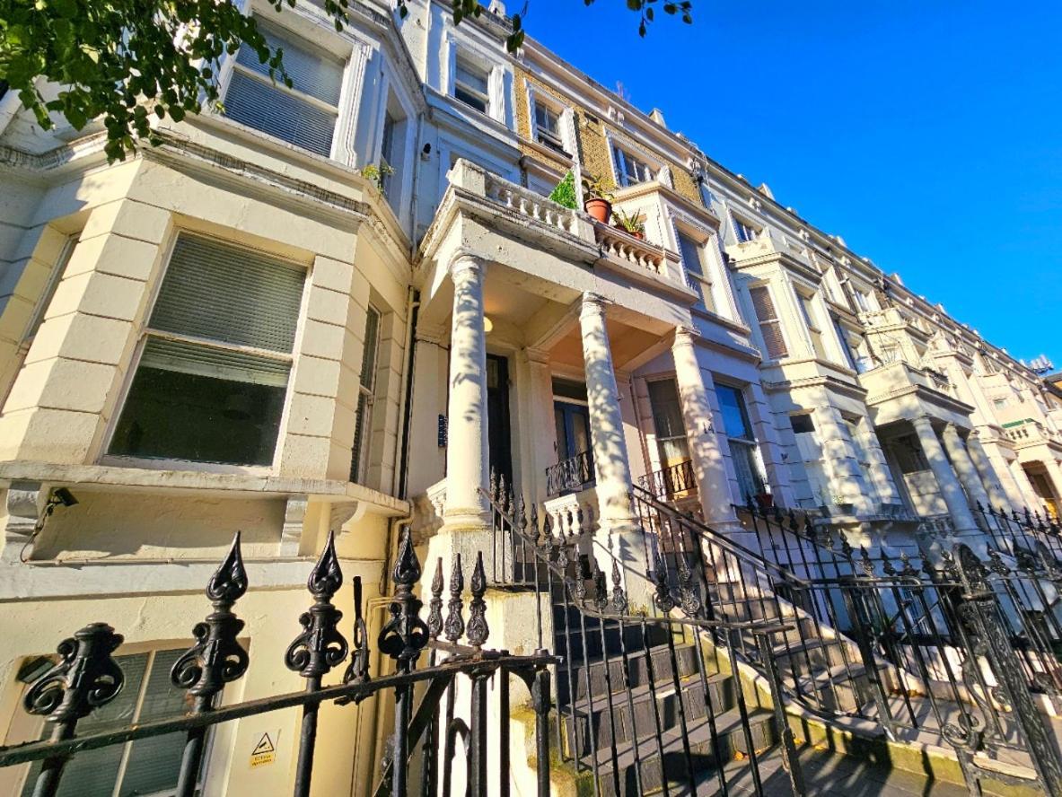Spacious & Cosy 2 Bedroom Home Plus 2 Sofa-Beds With Private Entrance And Back Patio, 3 Min Walk To Earl'S Court Station London Bagian luar foto