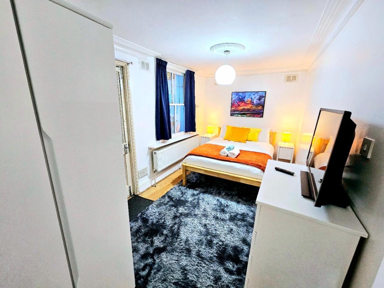 Spacious & Cosy 2 Bedroom Home Plus 2 Sofa-Beds With Private Entrance And Back Patio, 3 Min Walk To Earl'S Court Station London Bagian luar foto