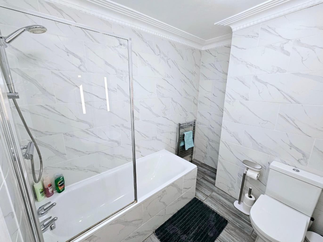 Spacious & Cosy 2 Bedroom Home Plus 2 Sofa-Beds With Private Entrance And Back Patio, 3 Min Walk To Earl'S Court Station London Bagian luar foto